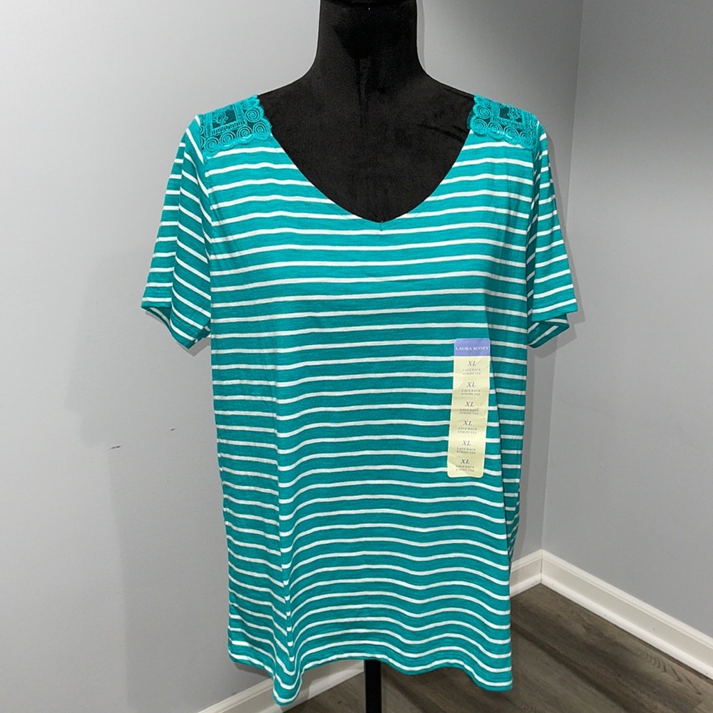 Women’s t-shirt size XL Laura Scott Lace stripe NEW